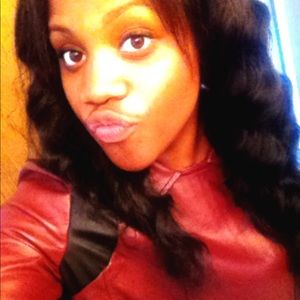 Meet your Posher, Joi